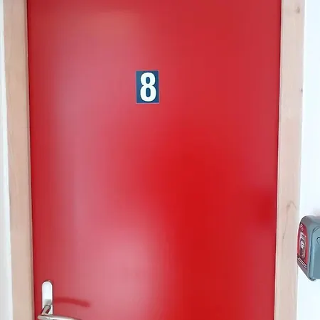 08 - Joli Avec Clim Et Equipe Pour 2 Personnes, Lit Double, Parking Privatif Gratuit, Grand Fourgon Possible, Le Linge De Maison Est Fourni *