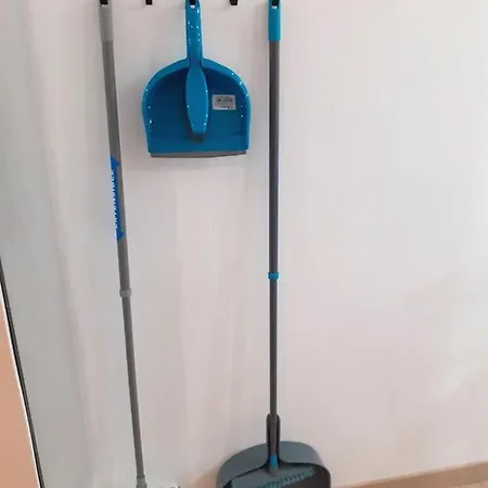 08 - Joli Avec Clim Et Equipe Pour 2 Personnes, Lit Double, Parking Privatif Gratuit, Grand Fourgon Possible, Le Linge De Maison Est Fourni *
