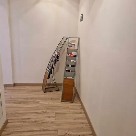 Tres Joli Studio: Private Parking & Garden Access *