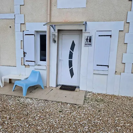 Appartamento 08 - Joli Avec Clim Et équipé Pour 2 Personnes, Lit Double, Parking Privatif Gratuit, Grand Fourgon Possible, Le Linge De Maison Est Fourni