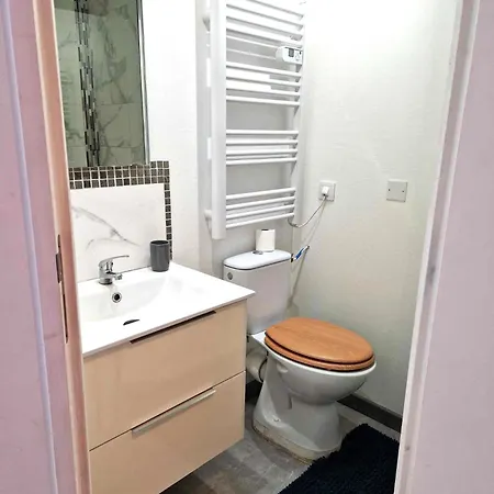 08 - Joli Avec Clim Et équipé Pour 2 Personnes, Lit Double, Parking Privatif Gratuit, Grand Fourgon Possible, Le Linge De Maison Est Fourni *