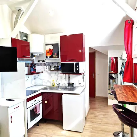 Appartamento 08 - Joli Avec Clim Et équipé Pour 2 Personnes, Lit Double, Parking Privatif Gratuit, Grand Fourgon Possible, Le Linge De Maison Est Fourni *