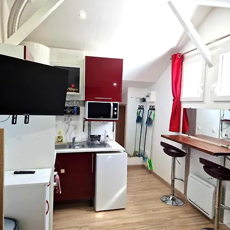 08 - Joli Avec Clim Et Equipe Pour 2 Personnes, Lit Double, Parking Privatif Gratuit, Grand Fourgon Possible, Le Linge De Maison Est Fourni