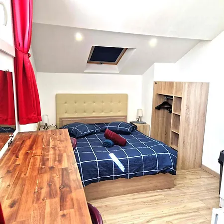Tres Joli Studio: Private Parking & Garden Access Apartment *